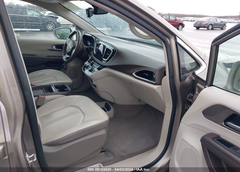 2017 CHRYSLER PACIFICA TOURING L VIN: 2C4RC1BGXHR764437
