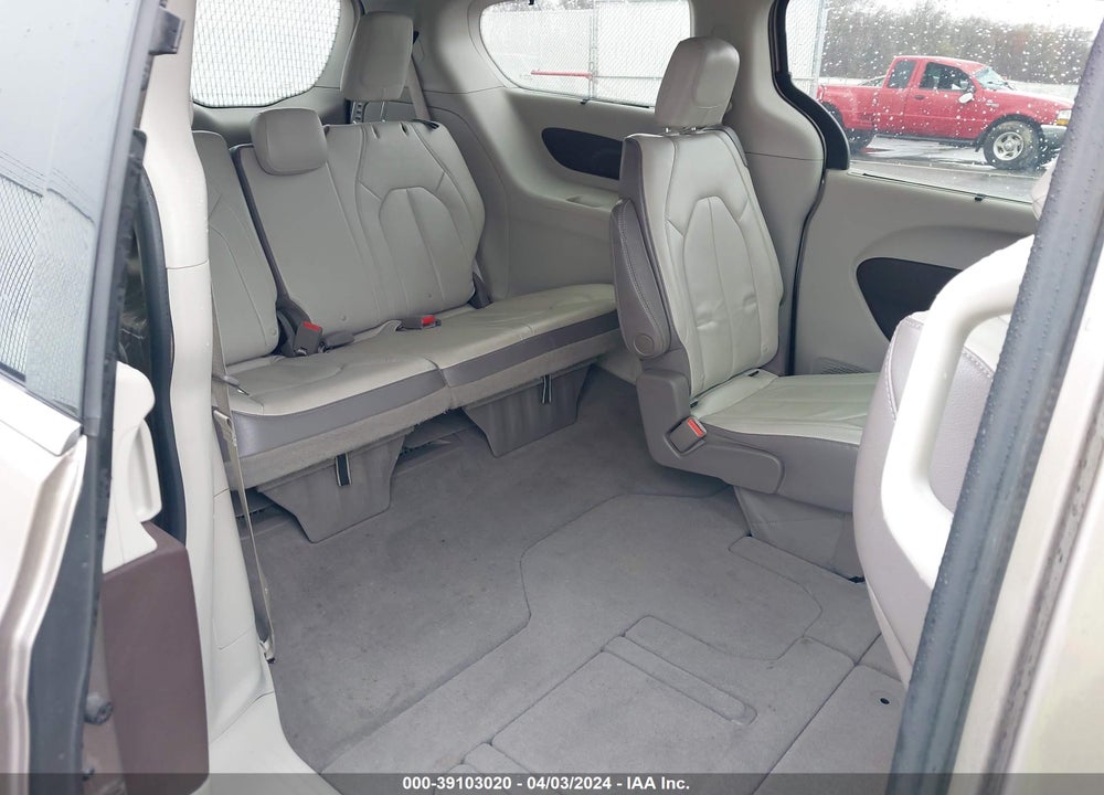 2017 CHRYSLER PACIFICA TOURING L VIN: 2C4RC1BGXHR764437