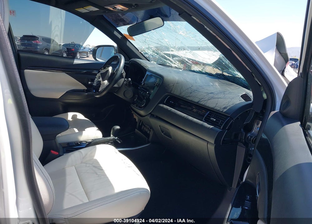 2018 MITSUBISHI OUTLANDER LE VIN: JA4AD3A3XJZ060734