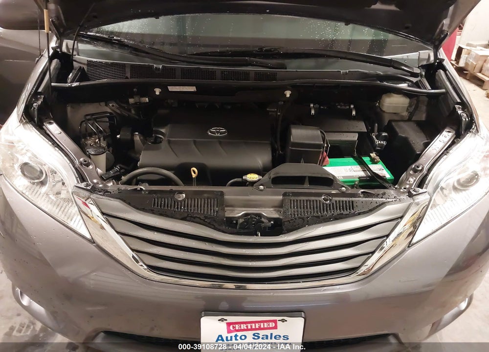 2014 TOYOTA SIENNA XLE V6 8 PASSENGER VIN: 5TDYK3DC7ES474549