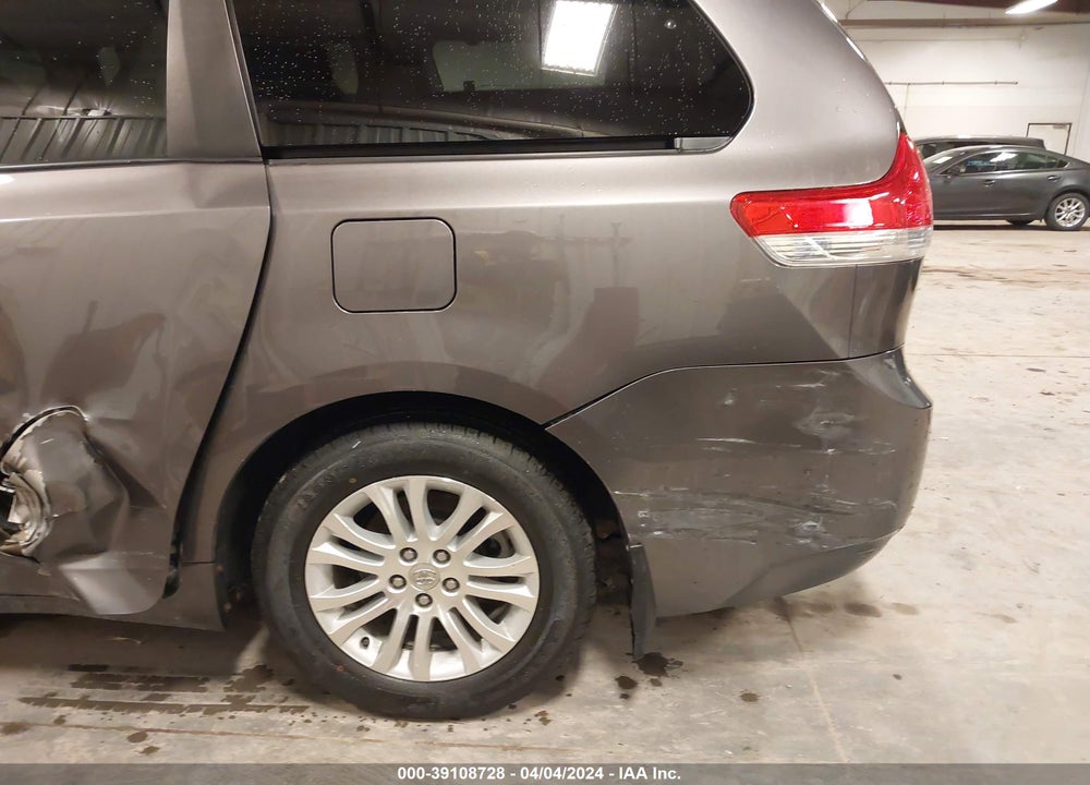 2014 TOYOTA SIENNA XLE V6 8 PASSENGER VIN: 5TDYK3DC7ES474549