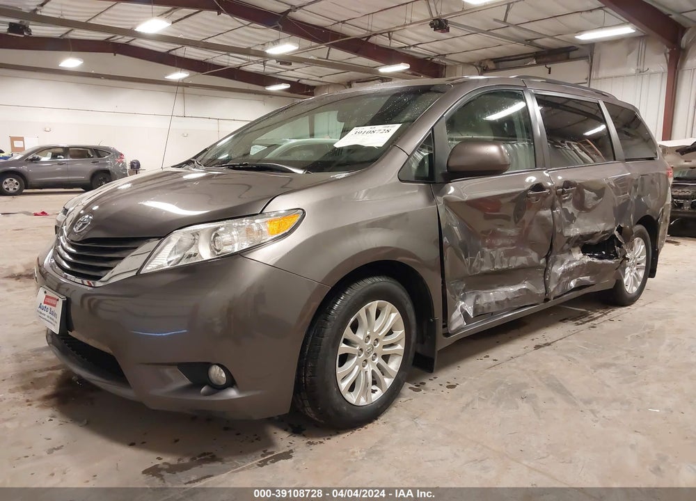 2014 TOYOTA SIENNA XLE V6 8 PASSENGER VIN: 5TDYK3DC7ES474549