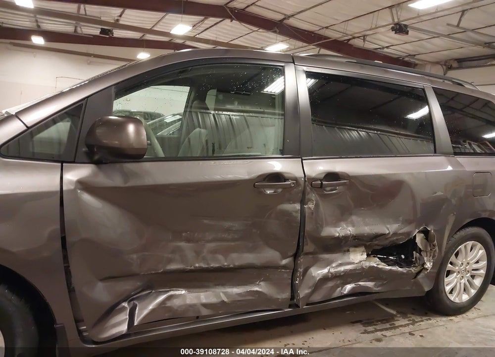2014 TOYOTA SIENNA XLE V6 8 PASSENGER VIN: 5TDYK3DC7ES474549