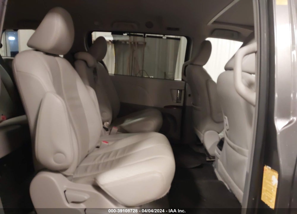 2014 TOYOTA SIENNA XLE V6 8 PASSENGER VIN: 5TDYK3DC7ES474549