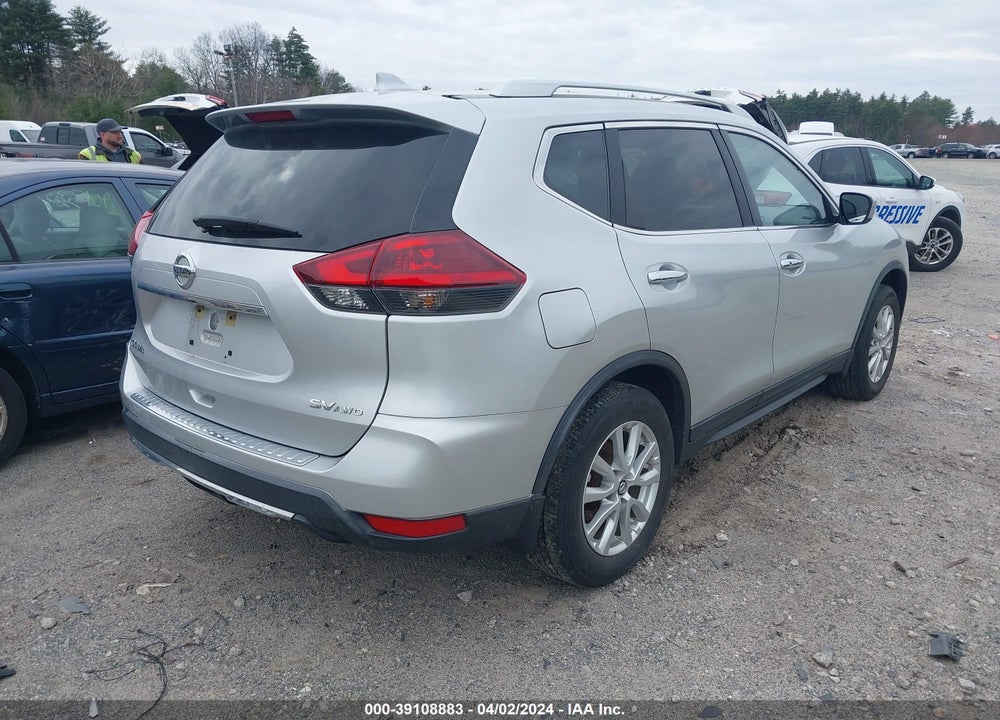 2018 NISSAN ROGUE SV VIN: KNMAT2MV4JP605158