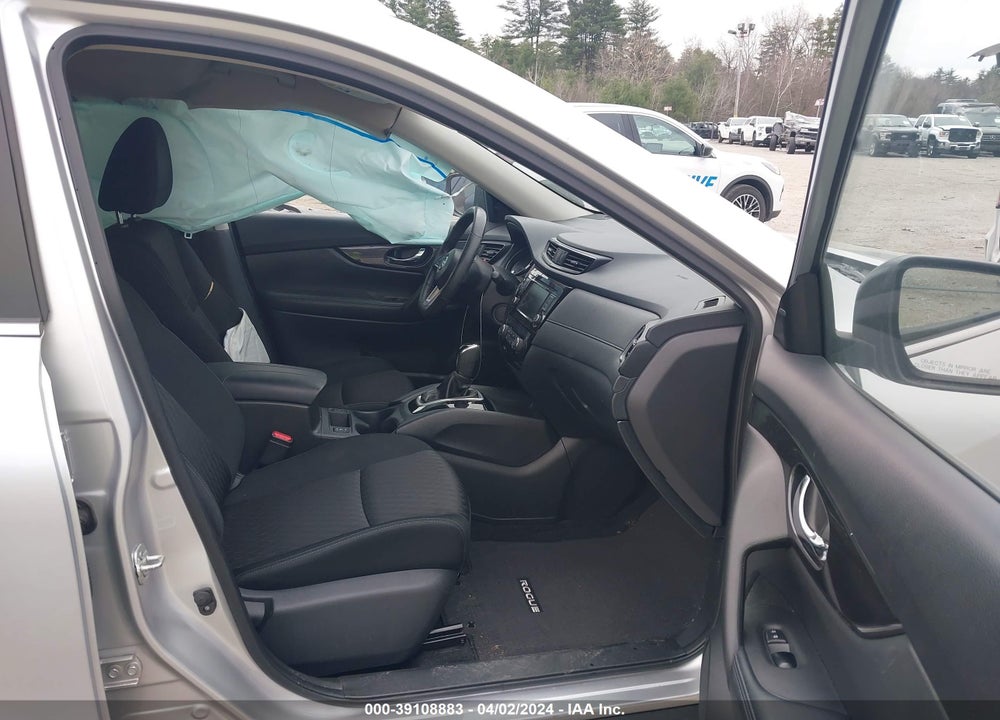 2018 NISSAN ROGUE SV VIN: KNMAT2MV4JP605158