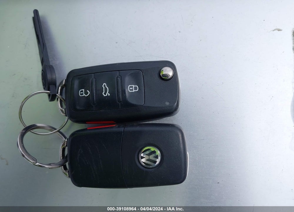 2013 VOLKSWAGEN PASSAT 2.0L TDI SE VIN: 1VWBN7A33DC056754