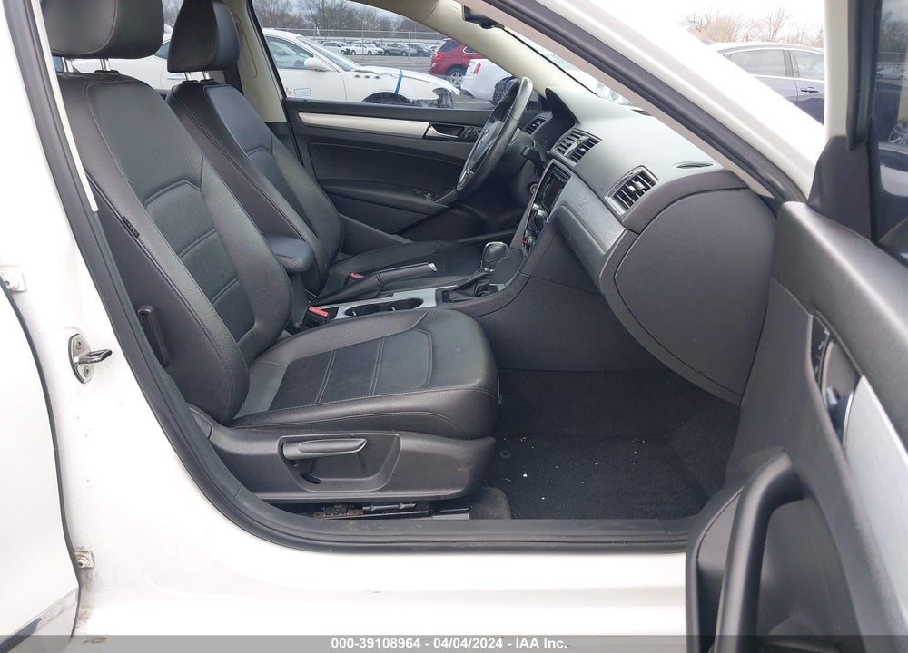 2013 VOLKSWAGEN PASSAT 2.0L TDI SE VIN: 1VWBN7A33DC056754