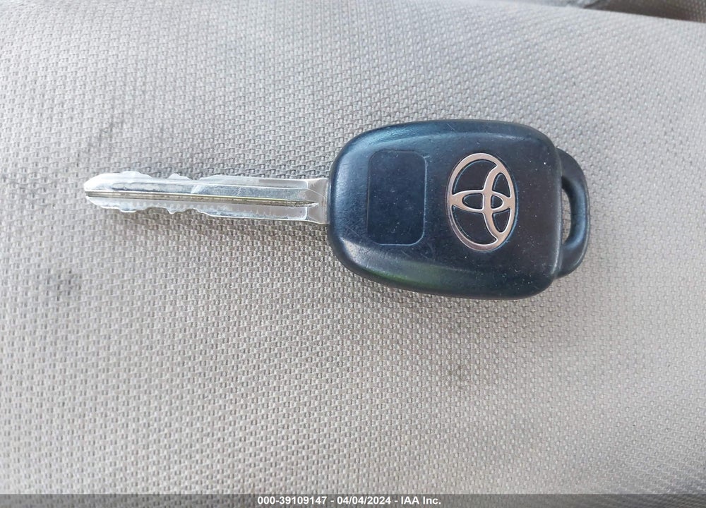 2015 TOYOTA COROLLA LE VIN: 5YFBURHE1FP245972