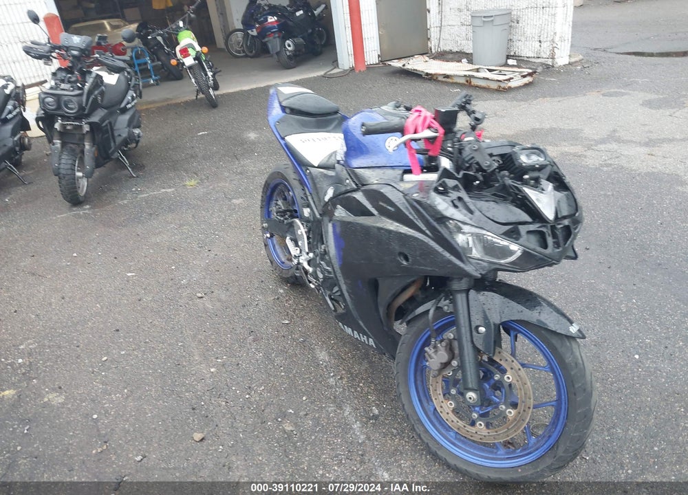 2018 YAMAHA YZFR3 VIN: MH3RH06YXJK018400