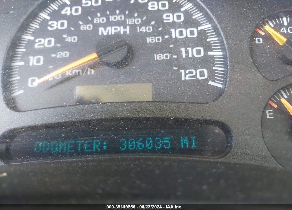 2004 CHEVROLET TAHOE LS VIN: 1GNEC13V14R305106