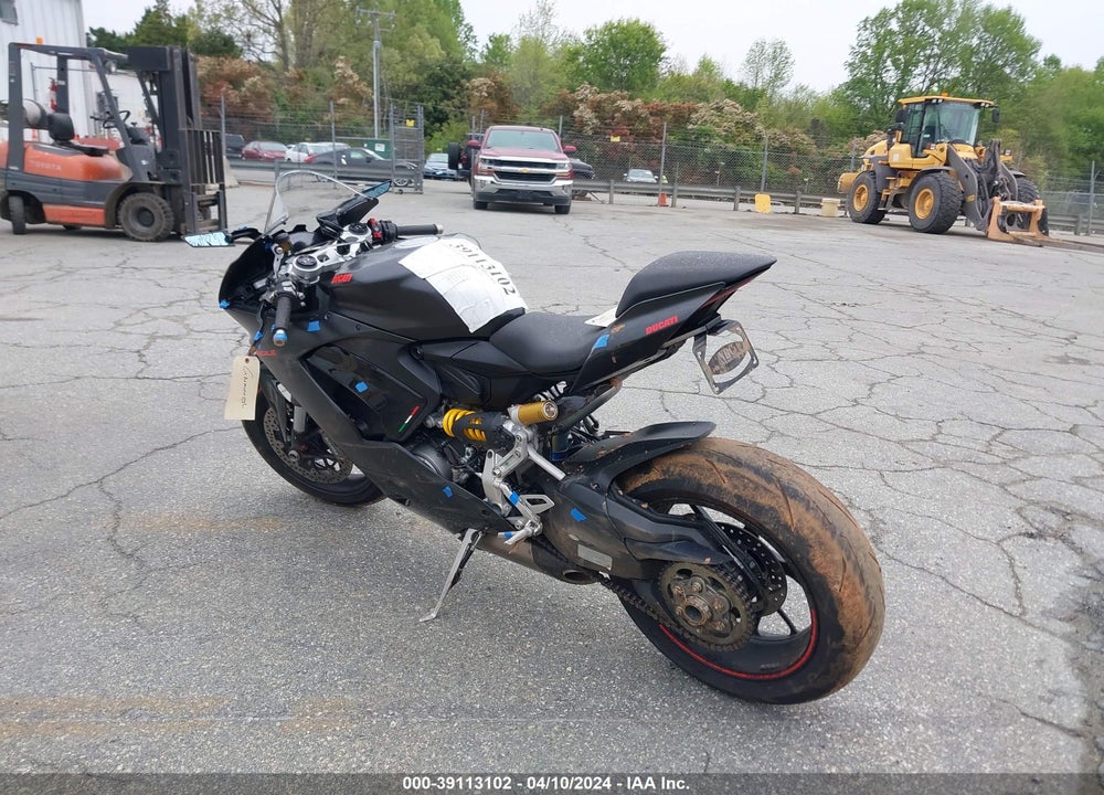 2024 DUCATI PANIGALE V2 VIN: ZDMHAATW1RB013478