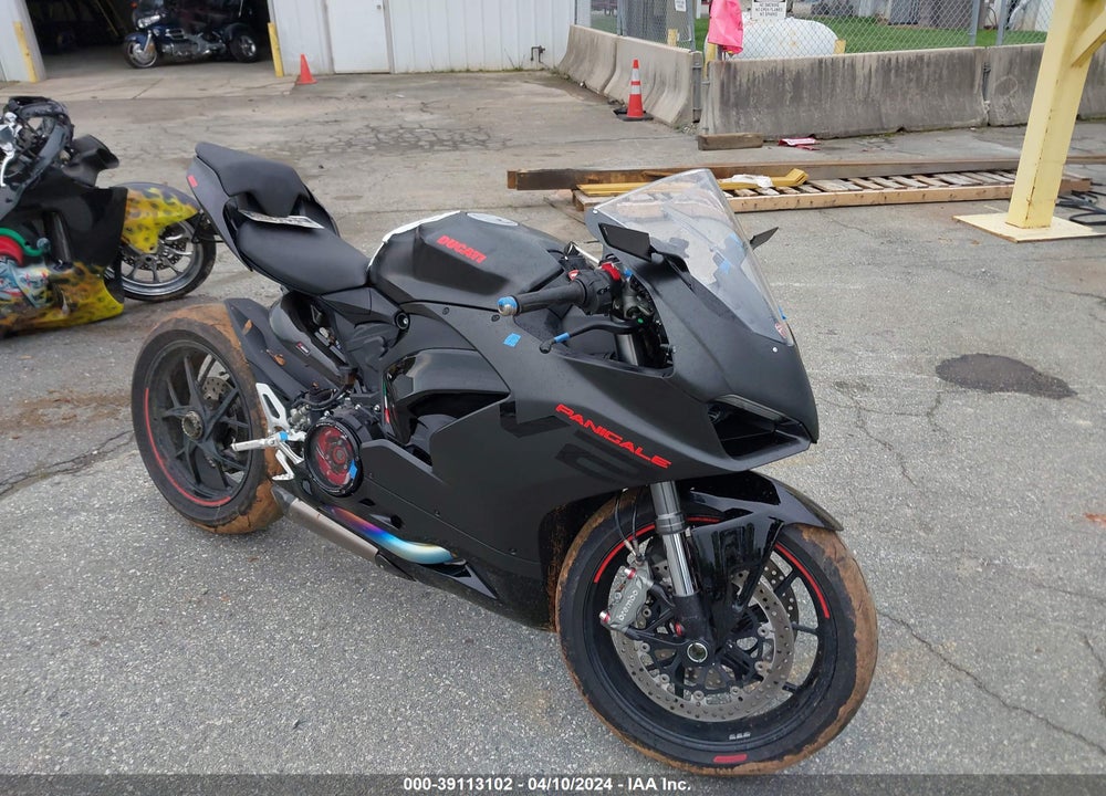 2024 DUCATI PANIGALE V2 VIN: ZDMHAATW1RB013478
