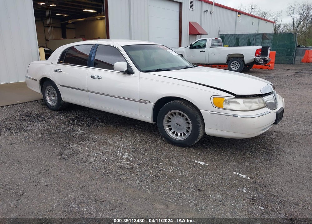 2000 LINCOLN TOWN CAR CARTIER VIN: 1LNHM83W6YY923419