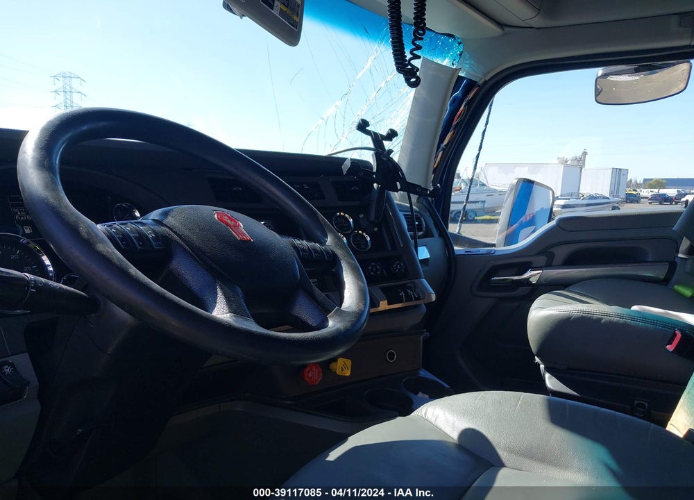 2018 KENWORTH T680 VIN: 1XKYDP9X2JJ186222