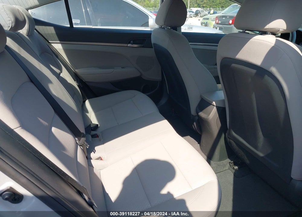 2018 HYUNDAI ELANTRA SE VIN: 5NPD74LF2JH395470