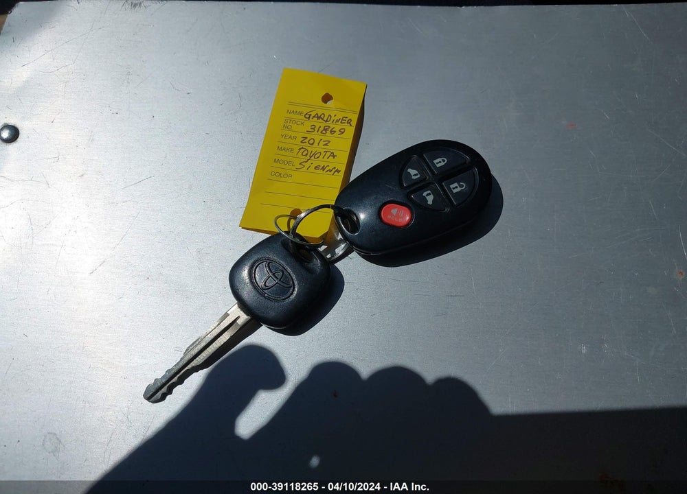 2012 TOYOTA SIENNA LE V6 8 PASSENGER VIN: 5TDKK3DC0CS184026