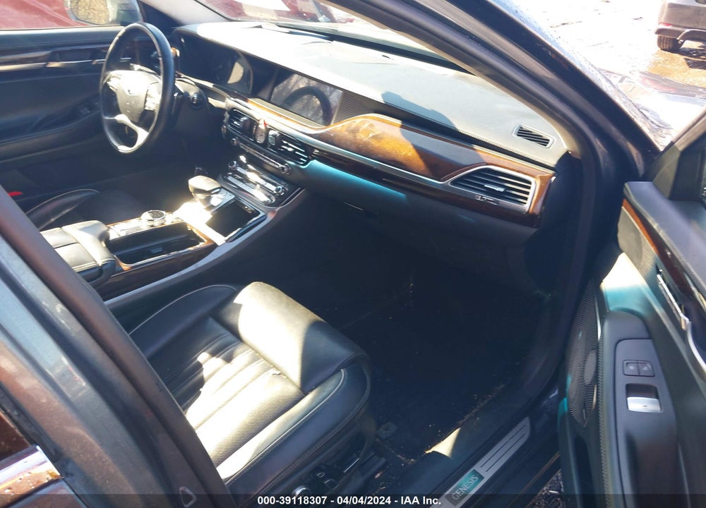 2018 GENESIS G90 3.3T PREMIUM VIN: KMHG34JA9JU040121