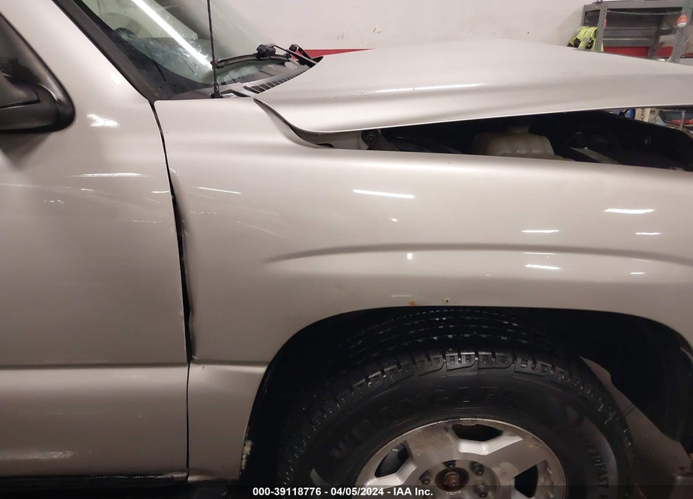 2006 CHEVROLET SUBURBAN 1500 LT VIN: 1GNFK16Z46J169108