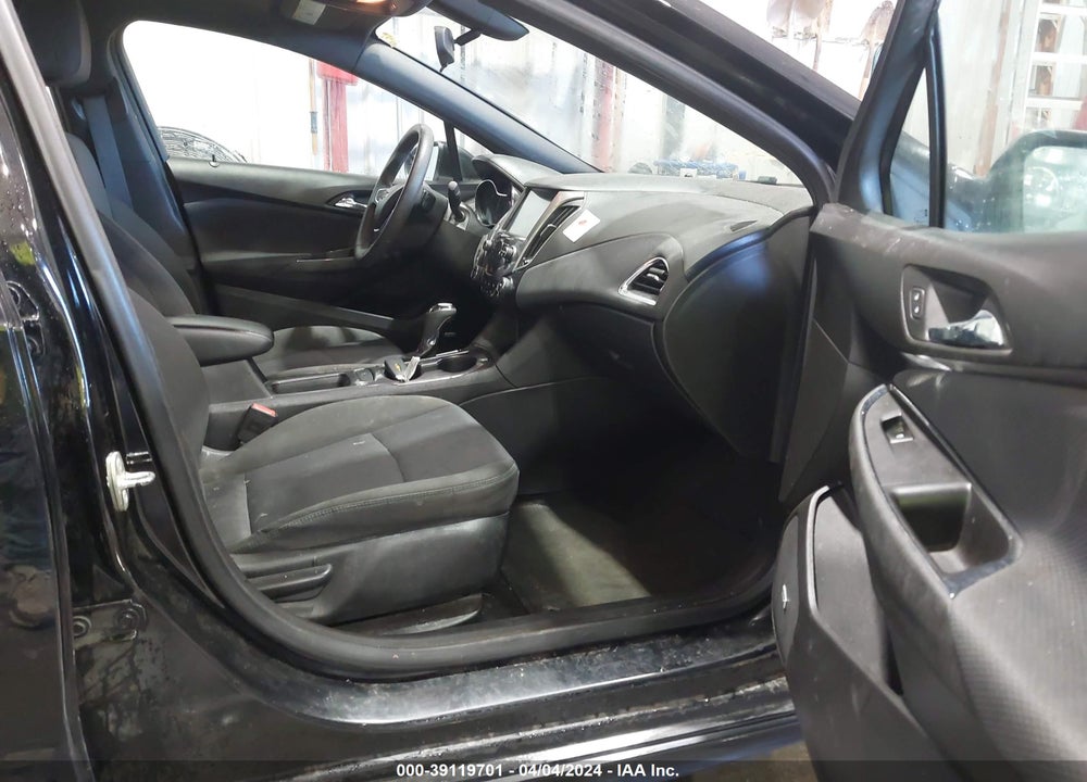 2018 CHEVROLET CRUZE LT AUTO VIN: 1G1BE5SM4J7177286
