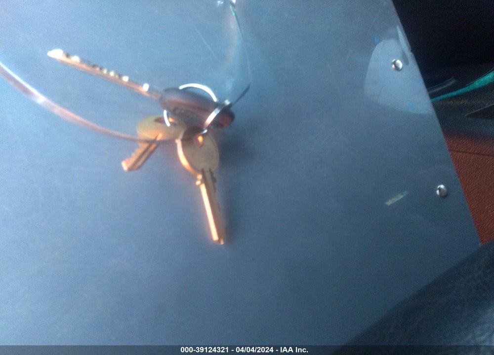 2011 CHEVROLET SILVERADO 1500 LT VIN: 1GCRKSE33BZ246393