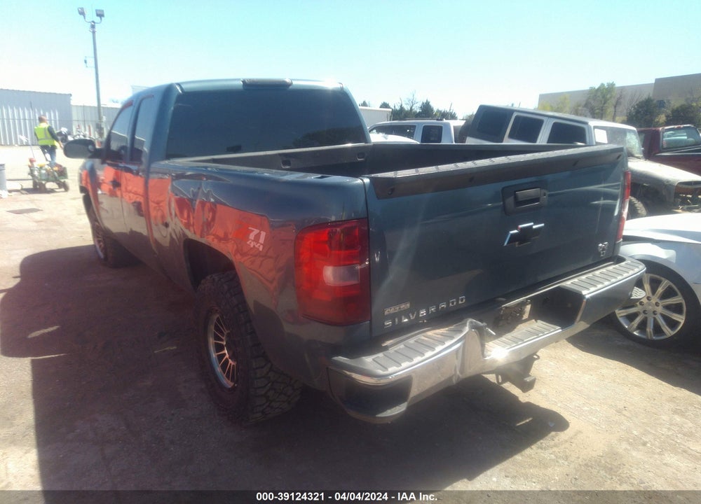 2011 CHEVROLET SILVERADO 1500 LT VIN: 1GCRKSE33BZ246393