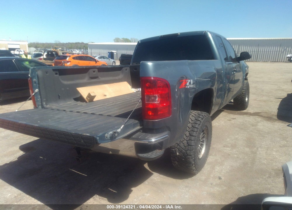 2011 CHEVROLET SILVERADO 1500 LT VIN: 1GCRKSE33BZ246393