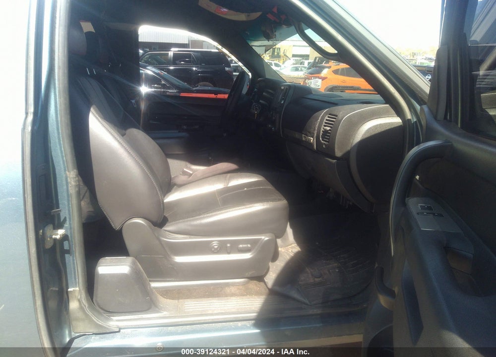 2011 CHEVROLET SILVERADO 1500 LT VIN: 1GCRKSE33BZ246393