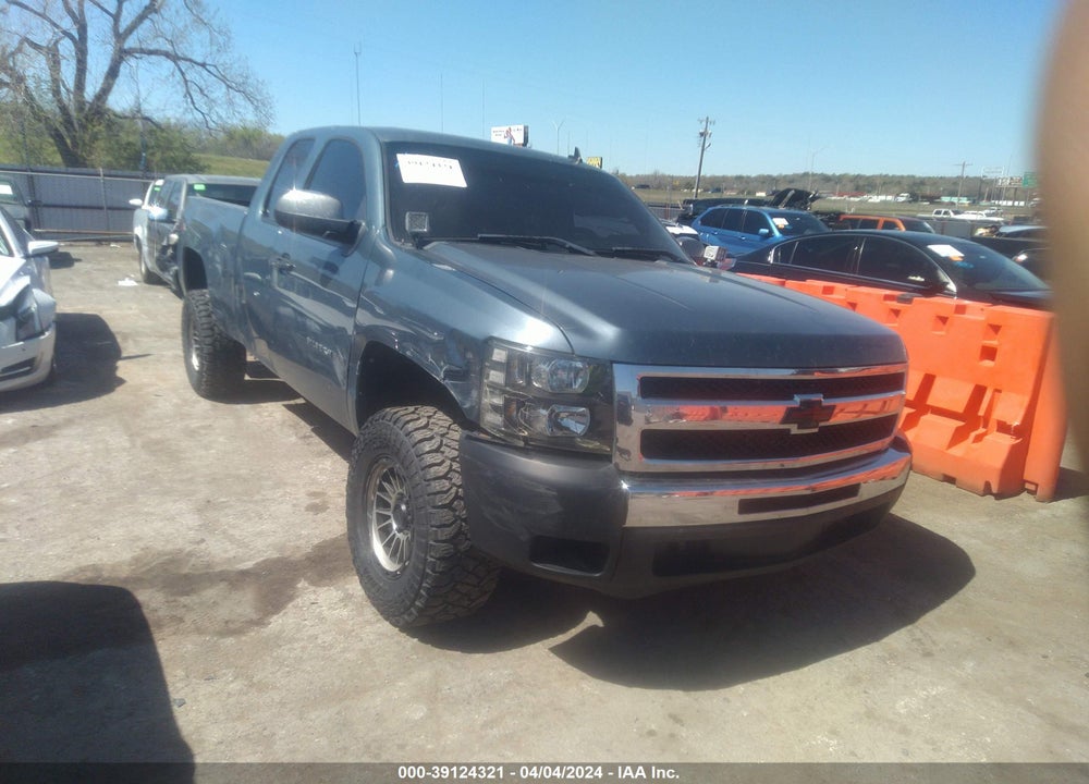 2011 CHEVROLET SILVERADO 1500 LT VIN: 1GCRKSE33BZ246393