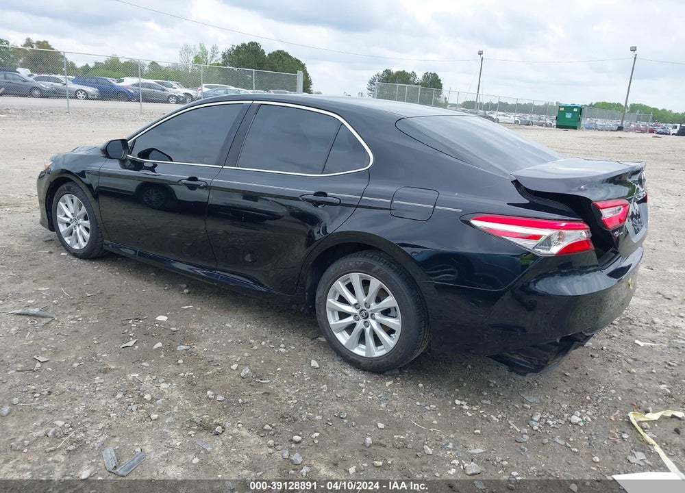2018 TOYOTA CAMRY VIN: 4T1B11HK2JU634403