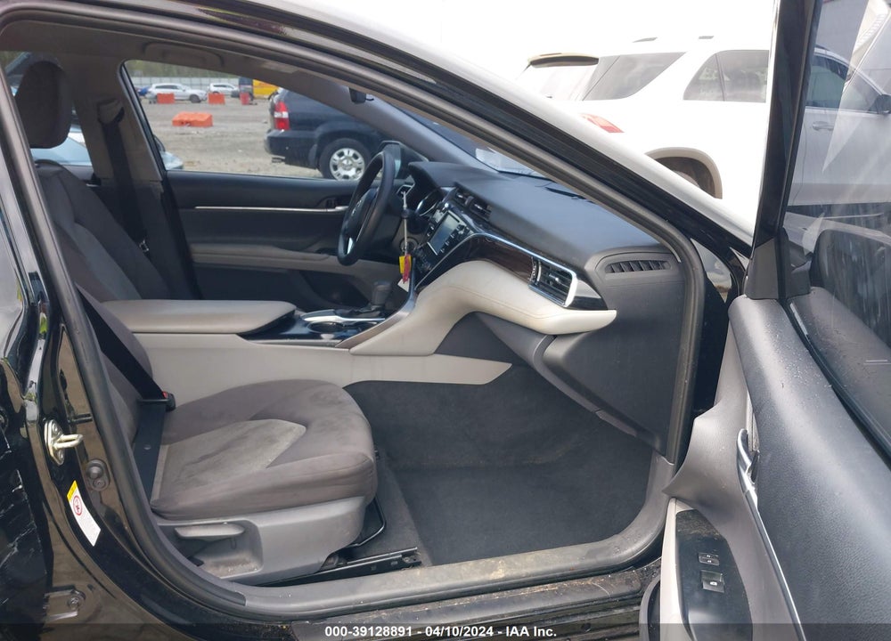 2018 TOYOTA CAMRY VIN: 4T1B11HK2JU634403