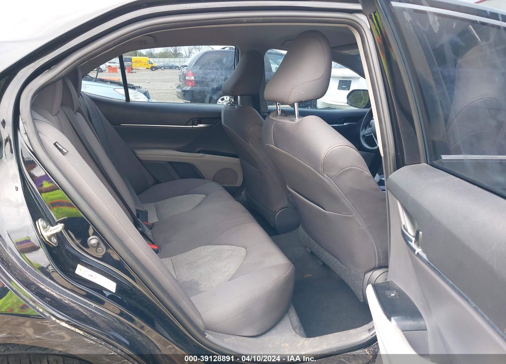 2018 TOYOTA CAMRY VIN: 4T1B11HK2JU634403