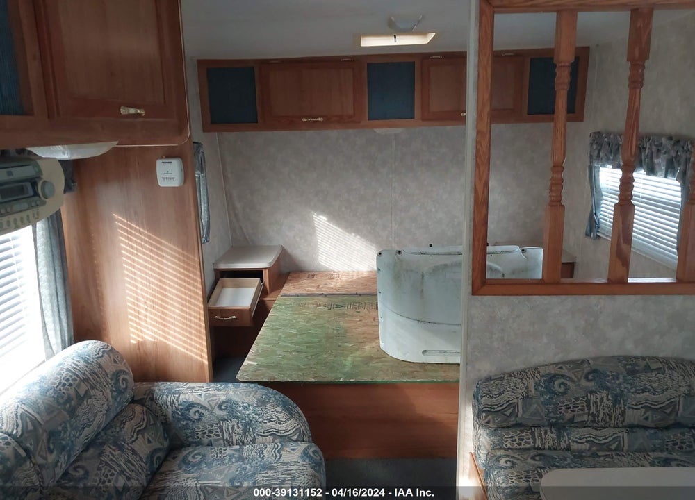 2003 COACHMEN SPRIT OF AMERICA 249 VIN: 1TC2B217531202572