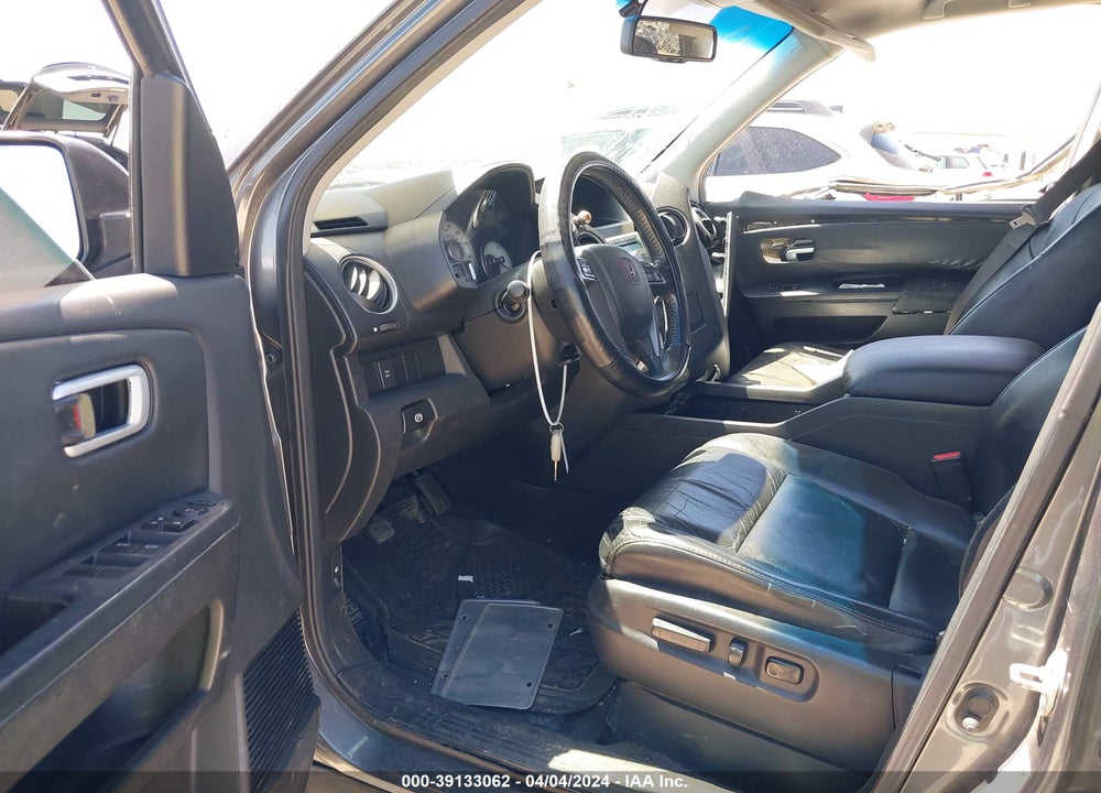 2011 HONDA PILOT EX-L VIN: 5FNYF4H56BB017804