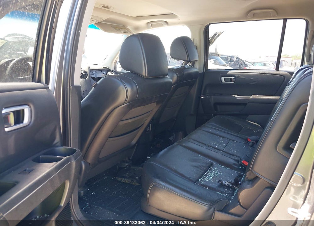 2011 HONDA PILOT EX-L VIN: 5FNYF4H56BB017804