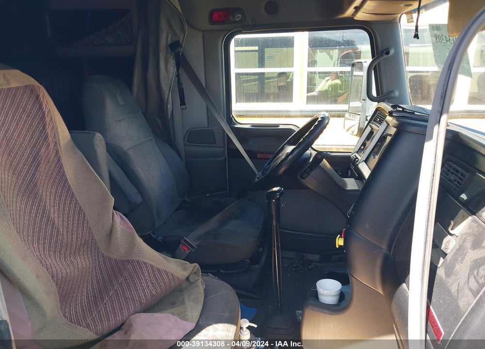 2007 KENWORTH CONSTRUCTION T600 VIN: 1XKADB9X57R175018