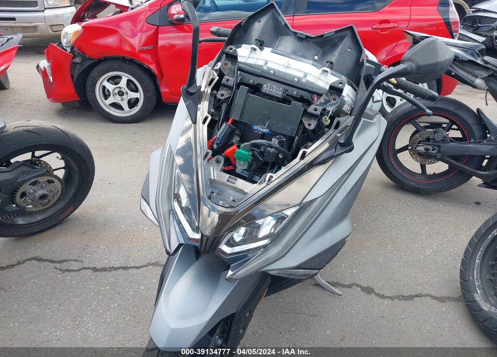 2021 KYMCO USA INC AK 550 VIN: RFBSAT54XMB440243