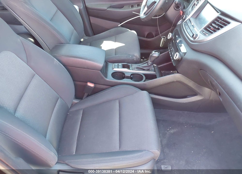 2018 HYUNDAI TUCSON VALUE VIN: KM8J33A28JU639973