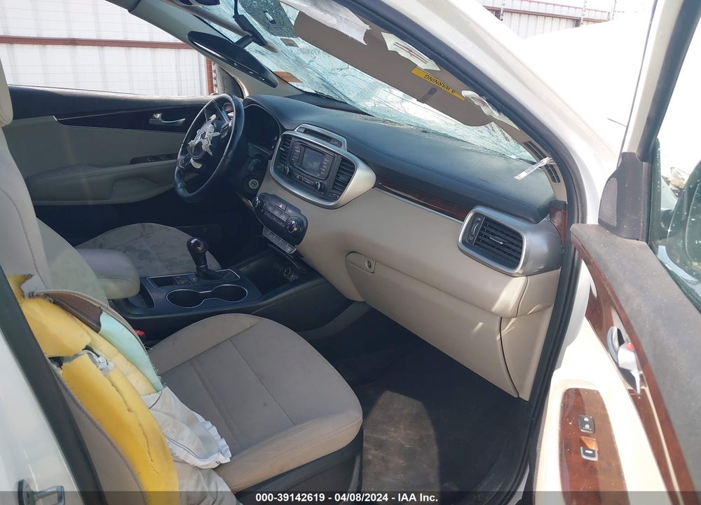 2016 KIA SORENTO 2.4L LX VIN: 5XYPG4A35GG184799