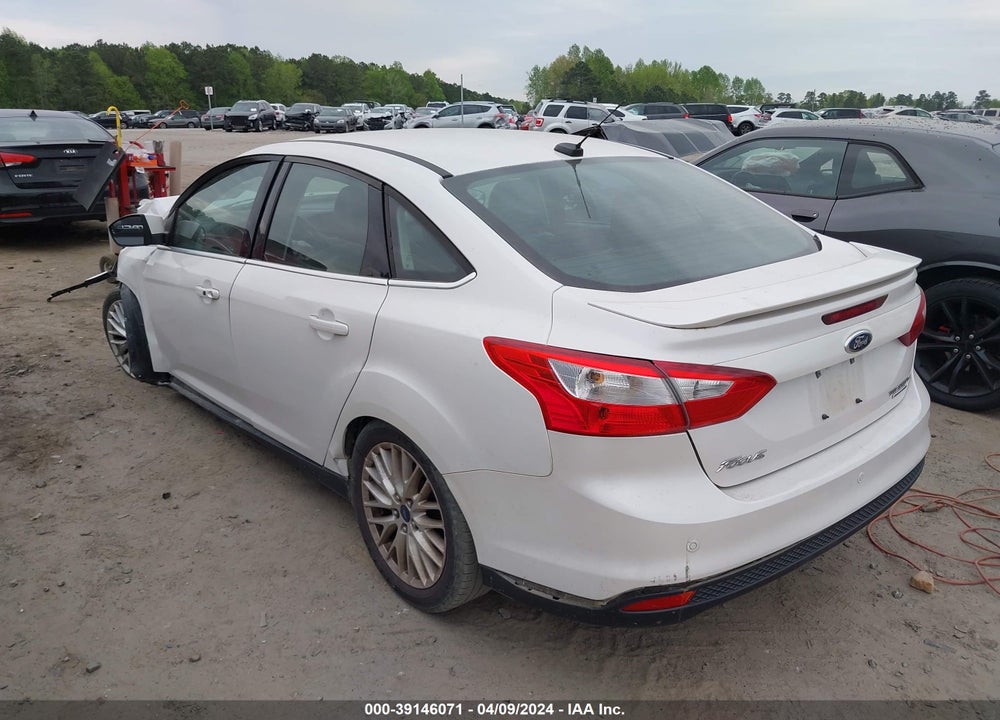 2014 FORD FOCUS TITANIUM VIN: 1FADP3J20EL227330