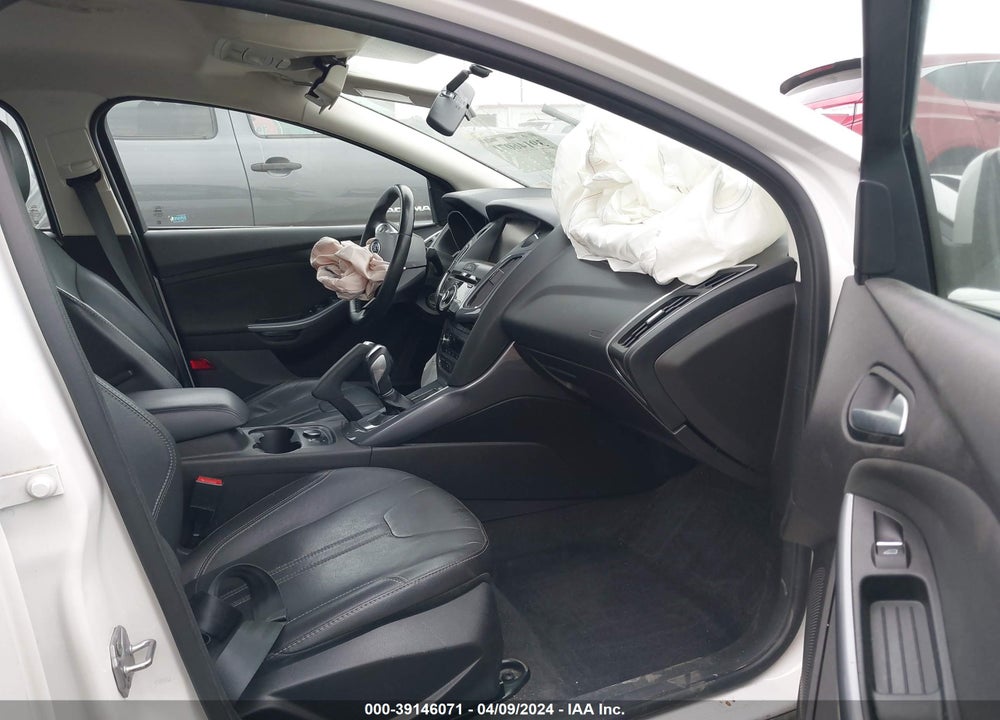 2014 FORD FOCUS TITANIUM VIN: 1FADP3J20EL227330