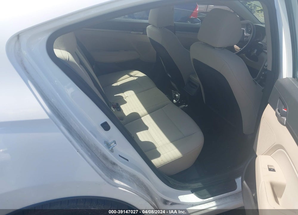 2018 HYUNDAI ELANTRA SEL VIN: 5NPD84LF6JH228011