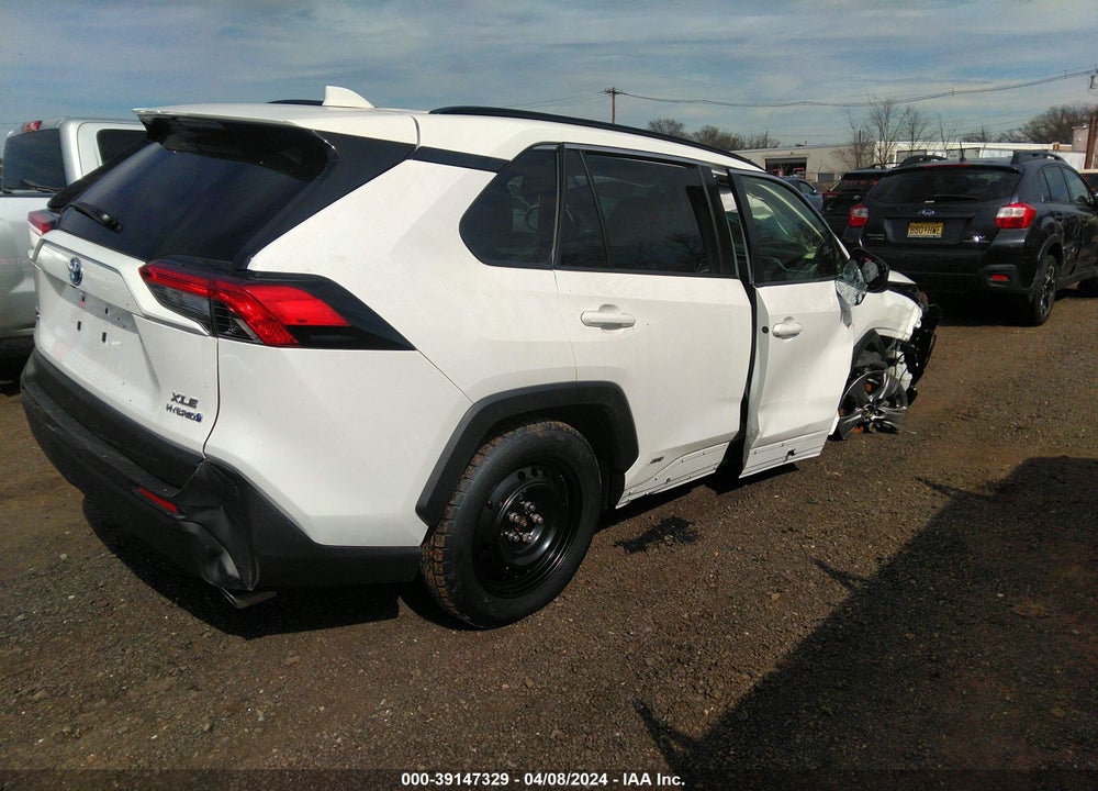 2024 TOYOTA RAV4 XLE HYBRID VIN: JTMRWRFV8RD213586