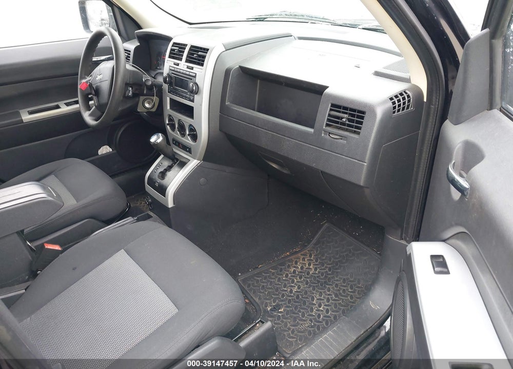 2008 JEEP PATRIOT SPORT VIN: 1J8FT28W58D595110