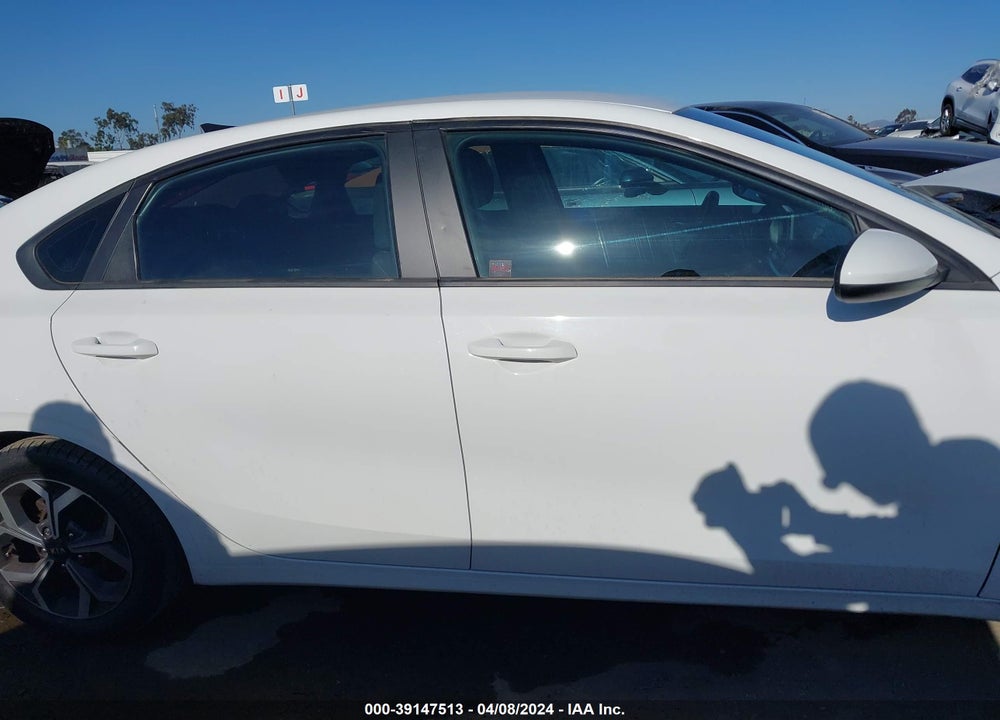 2019 KIA FORTE LXS VIN: 3KPF24AD8KE096841