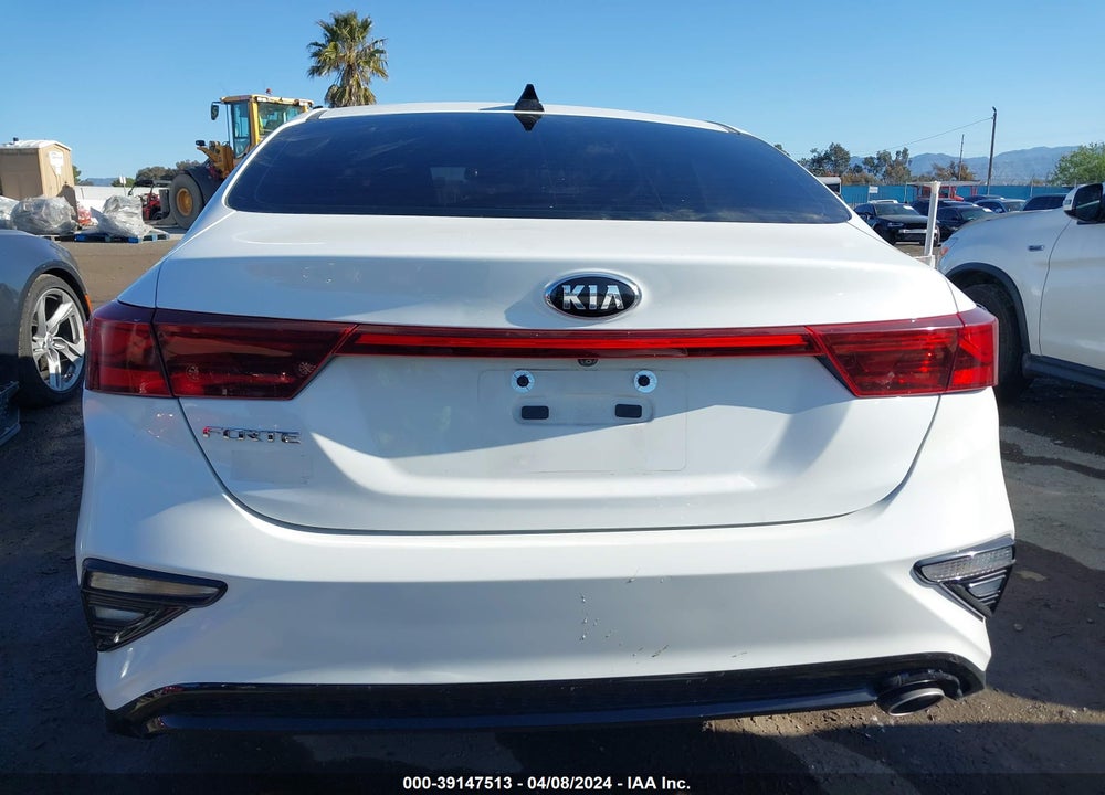2019 KIA FORTE LXS VIN: 3KPF24AD8KE096841