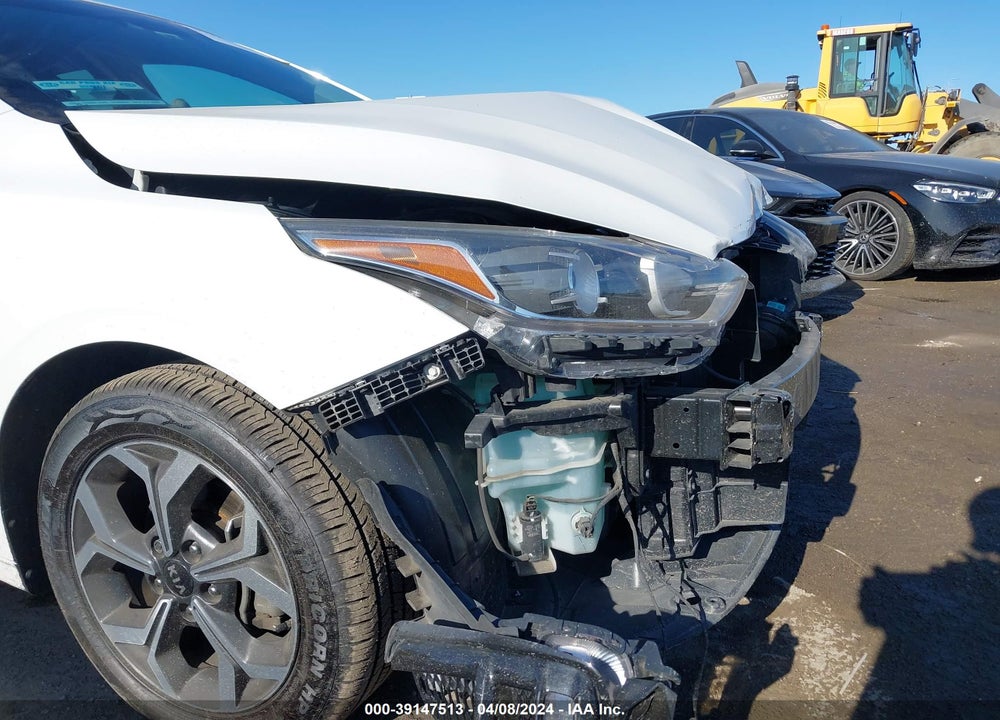 2019 KIA FORTE LXS VIN: 3KPF24AD8KE096841