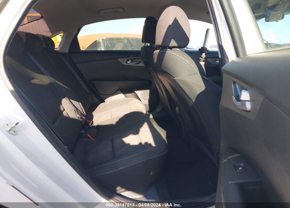 2019 KIA FORTE LXS VIN: 3KPF24AD8KE096841