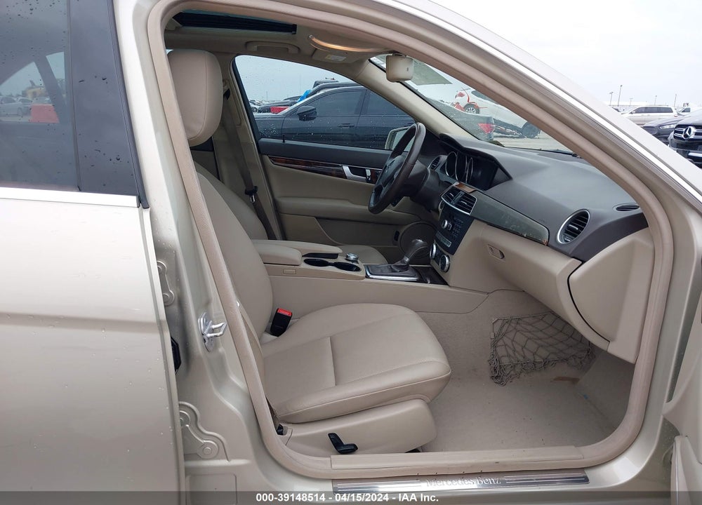 2012 MERCEDES-BENZ C 250 LUXURY/SPORT VIN: WDDGF4HB2CR218781