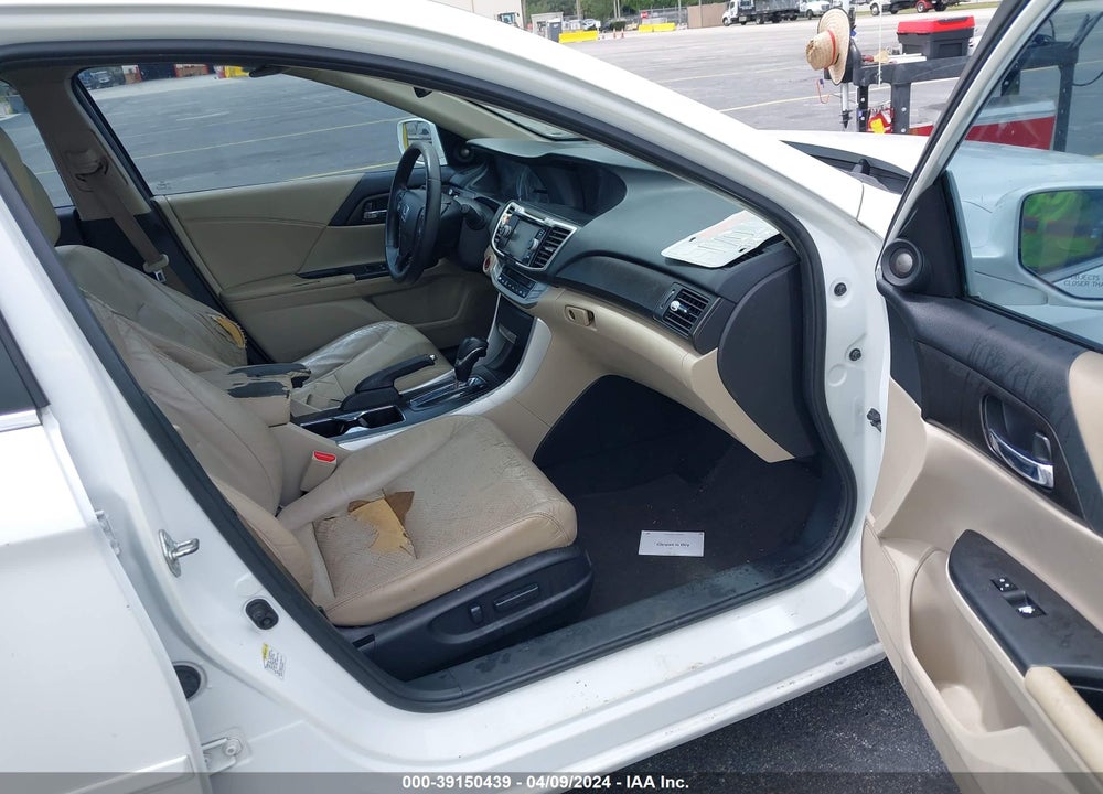 2015 HONDA ACCORD VIN: 1HGCR2F82FA125453